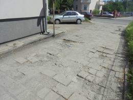 Drogowa udręka w Lewinie Brzeskim. Mieszkańcy walczą o remont