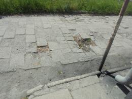 Drogowa udręka w Lewinie Brzeskim. Mieszkańcy walczą o remont