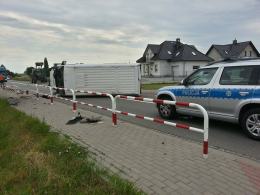 Kolizja busa w Folwarku. Kierowca zasnął za kierownicą