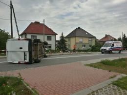Kolizja busa w Folwarku. Kierowca zasnął za kierownicą