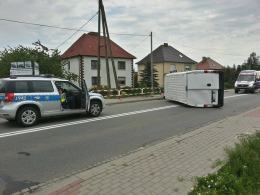 Kolizja busa w Folwarku. Kierowca zasnął za kierownicą