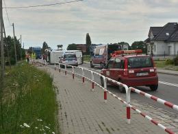 Kolizja busa w Folwarku. Kierowca zasnął za kierownicą