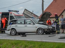 Zderzenie osobówki, tira i busa na trasie Opole-Brzeg