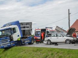 Zderzenie osobówki, tira i busa na trasie Opole-Brzeg