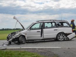 Zderzenie osobówki, tira i busa na trasie Opole-Brzeg