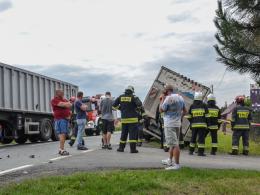 Zderzenie osobówki, tira i busa na trasie Opole-Brzeg