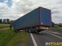 Zderzenie scanii z osobówką w Poborszowie. Kobieta w szpitalu