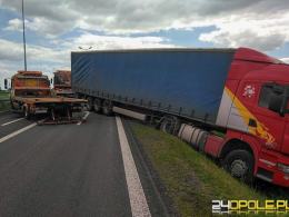 Zderzenie scanii z osobówką w Poborszowie. Kobieta w szpitalu