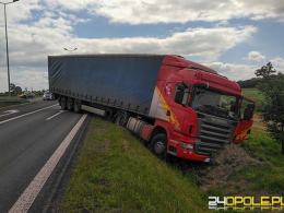 Zderzenie scanii z osobówką w Poborszowie. Kobieta w szpitalu