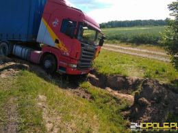 Zderzenie scanii z osobówką w Poborszowie. Kobieta w szpitalu