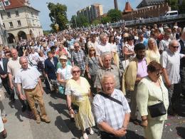 Tłumy Opolan na procesji Bożego Ciała
