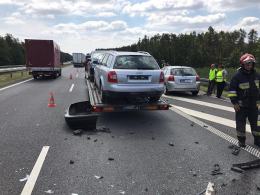Jeden błąd kierującego toyotą. Kolizja na A4
