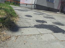 Lewin Brzeski: cząstkowy remont drogi nie zadowolił mieszkańców