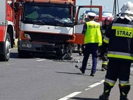 Wypadek na DW 414 we Wrzoskach. Zderzenie TIR-a z osobówką