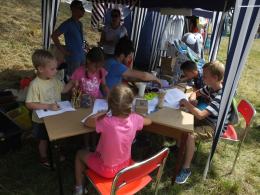 Mali opolanie poprzez zabawę uczą się segregacji śmieci