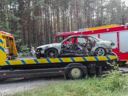 Zwłoki w spalonym pod Praszką samochodzie
