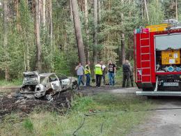 Zwłoki w spalonym pod Praszką samochodzie