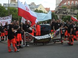 Ratownicy medyczni pikietowali w Opolu. "Nasz zawód umiera!".
