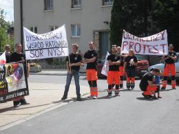 Ratownicy medyczni pikietowali w Opolu. "Nasz zawód umiera!".