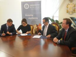 WiK przekazał darowiznę na kierunek lekarski na UO