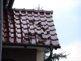 Bardzo silna burza w gminie Cisek, wiele domów bez dachów