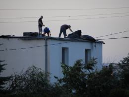 Bardzo silna burza w gminie Cisek, wiele domów bez dachów