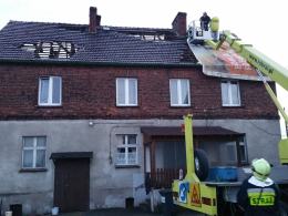 Bardzo silna burza w gminie Cisek, wiele domów bez dachów