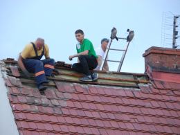Bardzo silna burza w gminie Cisek, wiele domów bez dachów