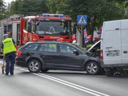 Zderzenie dwóch aut w Niemodlinie. Jedna osoba ranna