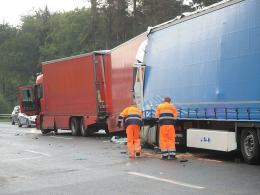 Zderzenie ciężarówek na A4, jedna osoba ranna. Kilkukilometrowy korek
