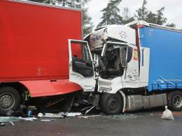 Zderzenie ciężarówek na A4, jedna osoba ranna. Kilkukilometrowy korek