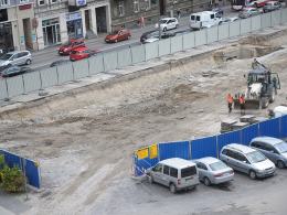 Fragment zabytkowego muru odkryty na budowie parkingu w centrum Opola