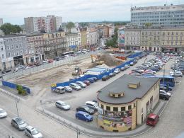 Fragment zabytkowego muru odkryty na budowie parkingu w centrum Opola