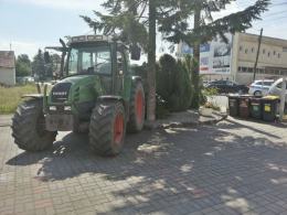 Zderzenie lancii i traktora. Dwoje dzieci odwieziono do szpitala
