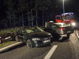 Zderzenie trzech pojazdów w lesie dąbrowskim na DK nr 46