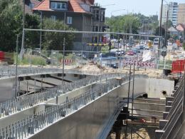 Most na Niemodlińskiej. Dwie belki połączyły brzegi