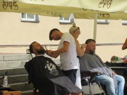 Zbierali pieniądze na operację dla Laury. Charytatywna akcja barberów w Opolu