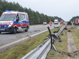 Volvo i volkswagen zderzyły się na autostradzie A4