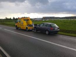 Wypadek przy wjeździe na autostradę A4, jedna osoba ranna
