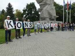 "Konstytucja to my!". Antyrządowy happening również w Opolu