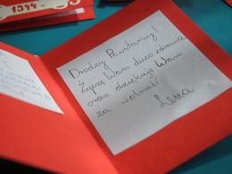 Mali pacjenci USK robią kartki dla powstańców warszawskich