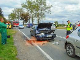 Zderzenie 4 samochodów pod Nysą. 3 osoby w szpitalu