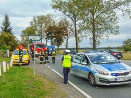 Zderzenie 4 samochodów pod Nysą. 3 osoby w szpitalu