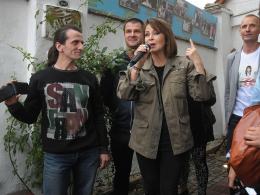 Izabela Trojanowska odcisnęła dłonie w Opolskiej Alei Gwiazd