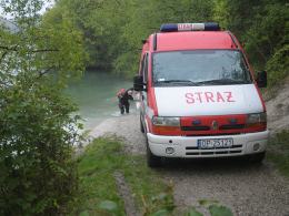 Sprzątali kamionkę Piast. Na dnie rama od motoru i lodówka
