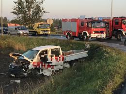 Zderzenie dwóch samochodów na skrzyżowaniu "krajówek"