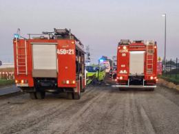 Nie chciał przejechać na czerwonym świetle, więc wjechał w nasyp