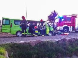 Nie chciał przejechać na czerwonym świetle, więc wjechał w nasyp