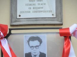 Arkadiusz Wiśniewski uroczyście odsłonił tablicę Jerzego Grotowskiego