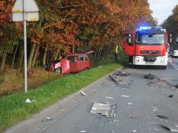 Dębska Kużnia: Zderzenie Opla z Tirem. Są ranni.